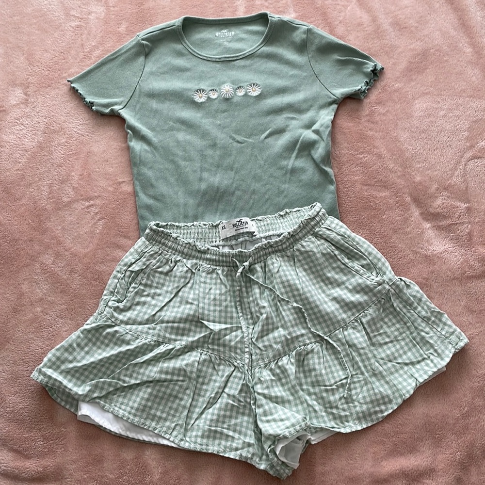 Hollister ultra high rise ruffle shorts / skorts